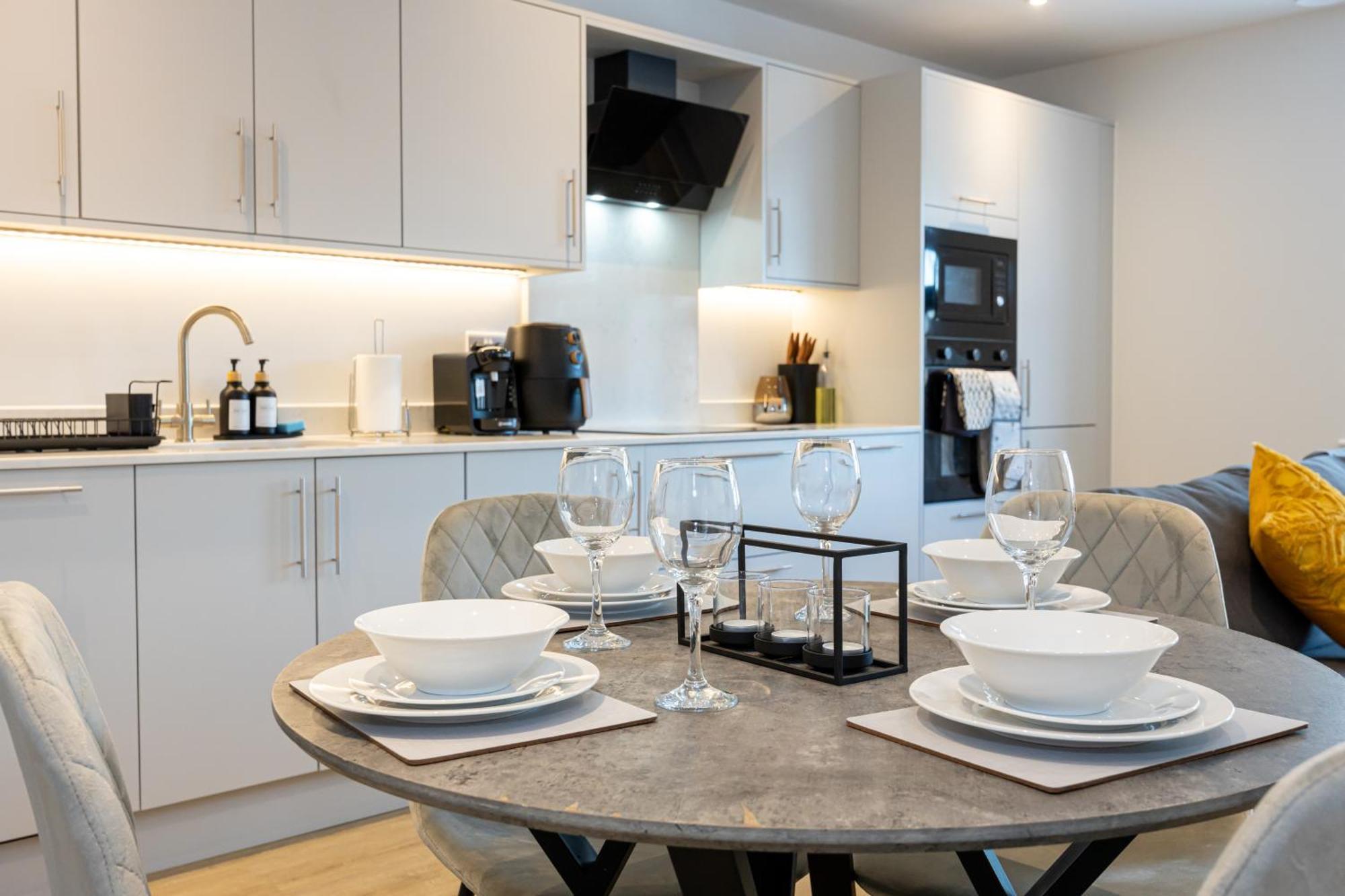 Modern 2 Bed Near Wythenshawe Hospital And Manchester Airport With Parking Exterior foto